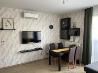 Apartment with Pool View 