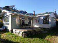 B&B Poerua - Classic Kiwana Batch - Bed and Breakfast Poerua