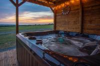 American School Bus - 1 Bedroom - Blossom Farm - Tiers Cross - Chambres d'hôtes Johnston