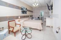 Queen Suite with Spa Bath