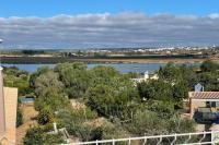 B&B Alvor - Spacious Villa. Large Rooftop. 4 Bedroom Sleeps 8 - Bed and Breakfast Alvor