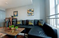 B&B Wrexham - The Penthouse Gathering - Town Centre - Sleeps Up To 16 - Bed and Breakfast Wrexham