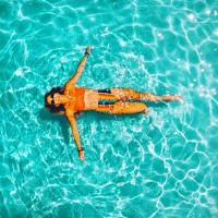 Suite Royale- SPA - Jacuzzi - Sauna - Massage - 2 Double Rooms - 4 SAISONS - Piscine Chauffée Toute l'année - POOL VIEW - Heated POOL -800m City Centre - B&B