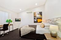 B&B Newcastle - Newcastle Short Stay Accommodation - Birmingham Garden Townhouses - Bed and Breakfast Newcastle