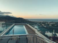 King Crimson Luxury Apartments - B&B Marathokefála