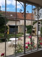 B&B Vatan - Le Relais des Roses- Chambres d'hôtes - Bed and Breakfast Vatan