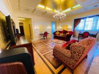 Three-Bedroom Apartment - Pirogova 6 A