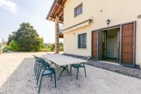 Il Casale Lonato, Oasi di Piacere Immersa nel Verde con Piscina - by HOST4U - Bed and Breakfast Lonato