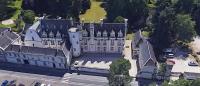 Charmant STUDIO au Calme Tout Confort Dans Château Néo Gothique proche ZENITH COMET ORLEANS Parking Voiture Gratuit WIFI Haut Débit Rue des Montées - B&B