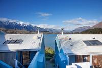 One-Bedroom Apartment with Lake View