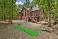 B&B Broken Bow - Luxury Cabin with Hot Tub about 3 Miles to Hochatown! - Bed and Breakfast Broken Bow