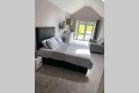 B&B Ballycastle - The Forest Chalet - Stunning Studio Apartment - Bed and Breakfast Ballycastle
