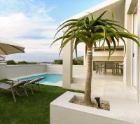 Blue Views Penthouse Beachfront Apartment with Pool - B&B Ciudad del Cabo