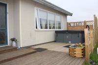 Stóri-Bakki Guesthouse-with hot tub - B&B Egilsstaðir