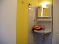 Einzelzimmer mit Gemeinschaftsdusche und -WC