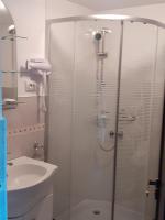 Dreibettzimmer mit Bad