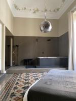 Chambre Lit Queen-Size avec Baignoire Spa