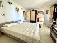 Studio mit Queensize-Bett