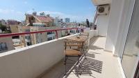 5 min to the Beach Holiday Shared Apartment - private ROOM in 3 bdr Apt - B&B Larnaka