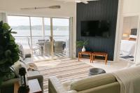 2 Pools, Boat Slip Waterfront Condo in Lake Ozark - B&B