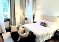 Two-Bedroom and Two-Bathroom Luxury Suite with Market Square view (155m2)