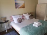 Serenity Cove-The Royal Jewel Room - B&B Hallack Rock