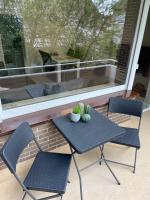 Stilvolles, frisch renoviertes 2Zi Apartment mit Küche und Balkon in Kliniknähe - B&B