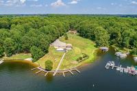 Five Bedroom Holiday Home