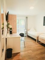 Tweepersoonskamer met 2 Aparte Bedden en Douche