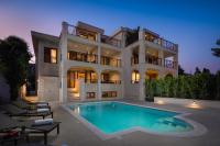 Beachfront Villa Anemona with Pool - B&B Kutleše