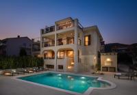 Beachfront Villa Armeria with Pool - Chambres d’hôtes Kutleše