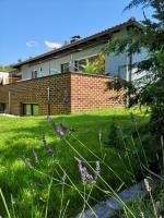 Haus zur lachenden Lieselotte I 5 Minuten zu Fuß zum kostenlosen Naturbad I Messenähe I Waldnähe - Chambres d'hôtes Postbauer-Heng