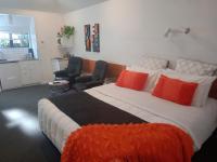 Studio met Queensize Bed