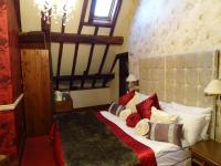 Zimmer mit Kingsize-Bett