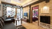 Deluxe One-Bedroom Apartment