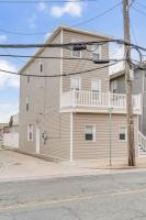 Dave and Busters, Outlets, Convention Center across street w Parking - Sleeps 15 - B&B