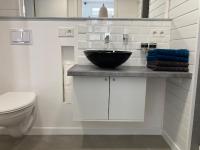 Living at Saarpartments - AdultsOnly - Business & Holiday Homes with Kitchen for Long- and Short Term stay, 3 min to St Johanner Markt and Points of Interest - Chambres d'hôtes Sarrebruck