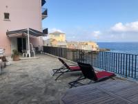 Une grande terrasse sur la mer - B&B Brando