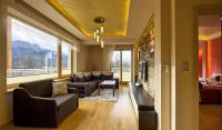 Apartment with Mountain View
