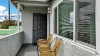 Private, Spacious Apartment with Sunny Patio - B&B