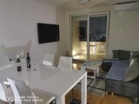CITY CENTER PEARL #new#free reserved parking in garage elevator direct access#business and pleasure#city view&balcony&sunny&cafes&markets&tram#city center#working room#2 toliets#2 bedrooms - B&B Zagabria