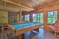 Game Room! Lakefront Family Cabin in Landrum - Bed and Breakfast Landrum