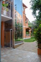 Luxury Apartment with Garden and Pool View