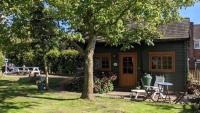 Rustic Log Cabin - Dog Friendly - Sleeps 2 - Views - B&B