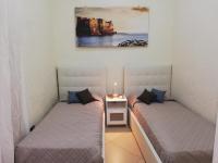 Tweepersoonskamer met 2 Aparte Bedden en Eigen Badkamer