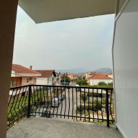 Lovely 1-bedroom apartment with 2-patios and parking - B&B
