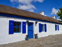 Beautiful Donegal Thatched Adderwal Cottage with Hot Tub - B&B Doochary