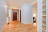 JOIVY Spacious 2 bed,2 bath flat, free parking and rooftop terrace - B&B