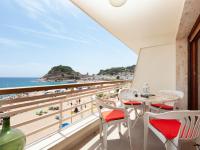 LETS HOLIDAYS Apartment sea views on the beach 3 - B&B