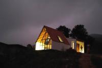 Farmstay in ചില്ലുകൂടാരം at Les Domki et al. - B&B